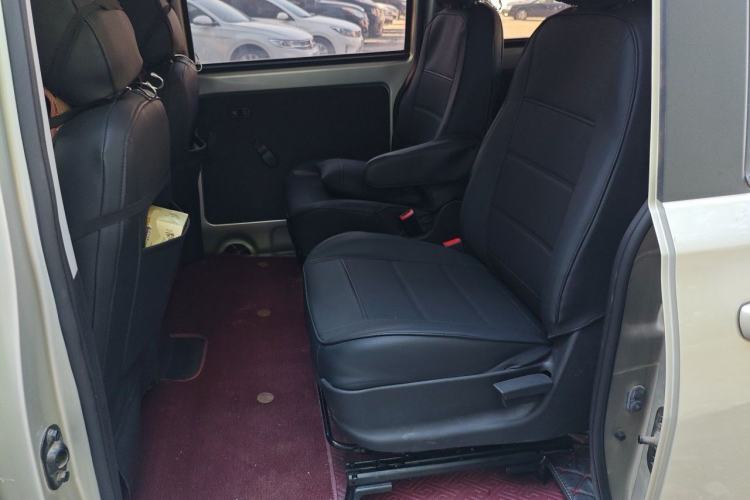 Used Dongfeng Fengon 380 2022 1.5L Comfort-Class Passenger Vehicle (Steel Spring) with 7 Seats Left Rear Seat