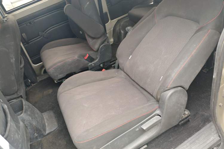 Used Dongfeng Fengon 380 2022 1.5L Comfort-Class Passenger Vehicle (Steel Spring) with 7 Seats Left Rear Seat