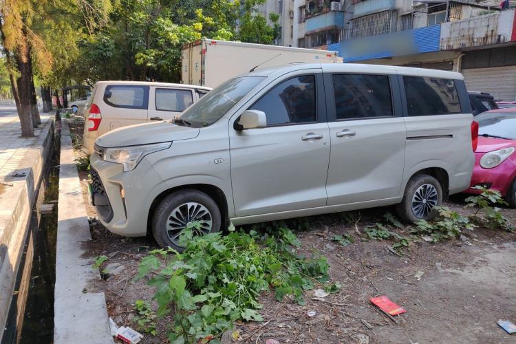 Used Dongfeng Fengon 380 2022 1.5L Comfort-Class Passenger Vehicle (Steel Spring) with 7 Seats Left Side