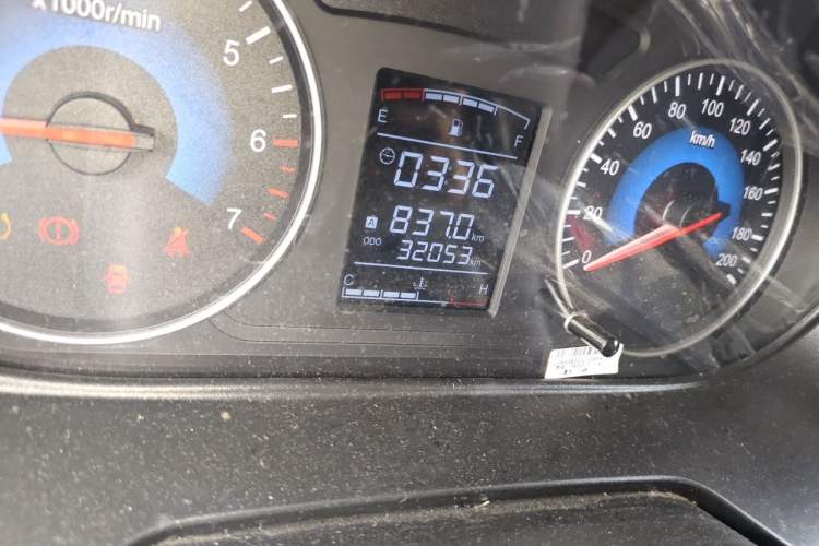 Used Dongfeng Fengon 380 2022 1.5L Comfort-Class Passenger Vehicle (Steel Spring) with 7 Seats Odometer Close Up