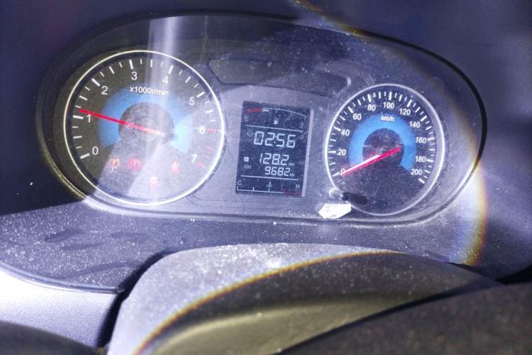 Used Dongfeng Fengon 380 2022 1.5L Comfort-Class Passenger Vehicle (Steel Spring) with 7 Seats Odometer Close Up