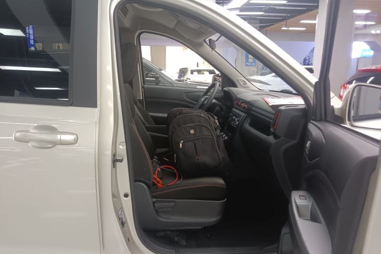 Used Dongfeng Fengon 380 2022 1.5L Comfort-Class Passenger Vehicle (Steel Spring) with 5 Seats Right Front Seat
