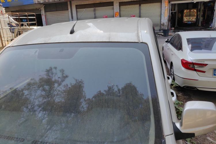 Used Dongfeng Fengon 380 2022 1.5L Comfort-Class Passenger Vehicle (Steel Spring) with 7 Seats Roof