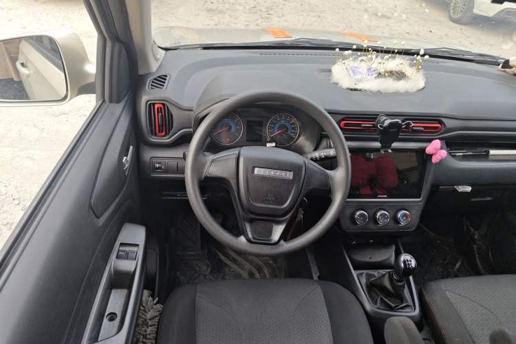 Used Dongfeng Fengon 380 2022 1.5L Comfort-Class Passenger Vehicle (Steel Spring) with 7 Seats Steering Wheel