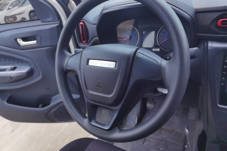Used Dongfeng Fengon 380 2022 1.5L Comfort-Class Passenger Vehicle (Steel Spring) with 7 Seats Steering Wheel