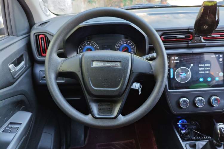 Used Dongfeng Fengon 380 2022 1.5L Comfort-Class Passenger Vehicle (Steel Spring) with 7 Seats Steering Wheel