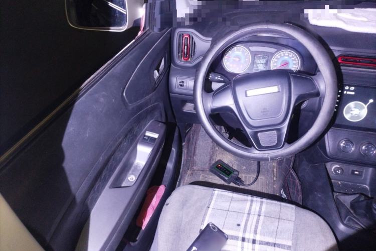 Used Dongfeng Fengon 380 2022 1.5L Comfort-Class Passenger Vehicle (Steel Spring) with 7 Seats Steering Wheel