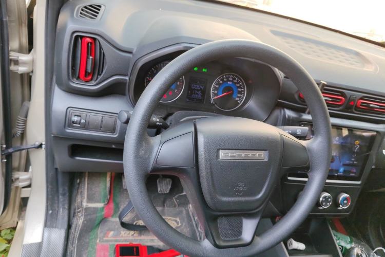 Used Dongfeng Fengon 380 2022 1.5L Comfort-Class Passenger Vehicle (Steel Spring) with 7 Seats Steering Wheel