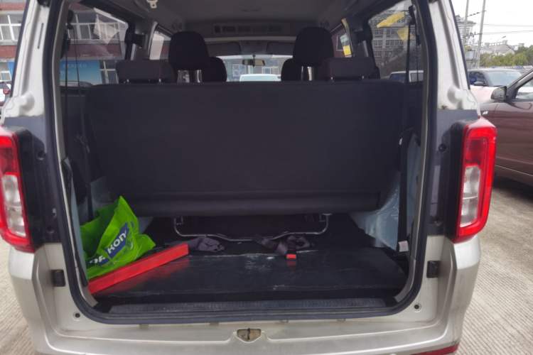 Used Dongfeng Fengon 380 2022 1.5L Comfort-Class Passenger Vehicle (Steel Spring) with 7 Seats Trunk