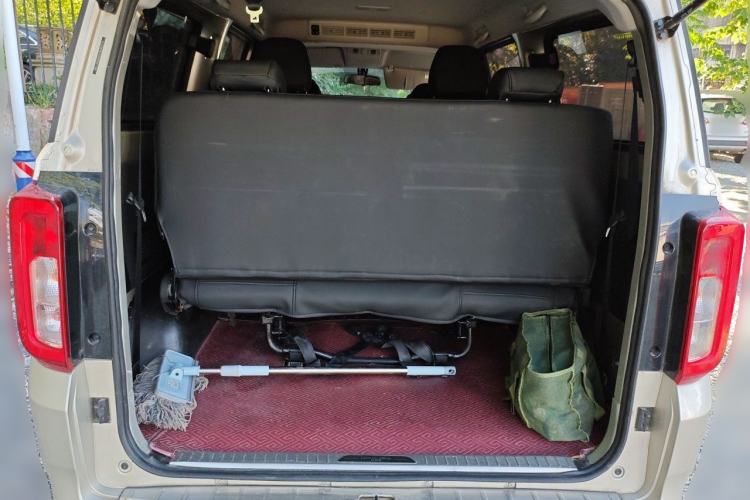 Used Dongfeng Fengon 380 2022 1.5L Comfort-Class Passenger Vehicle (Steel Spring) with 7 Seats Trunk