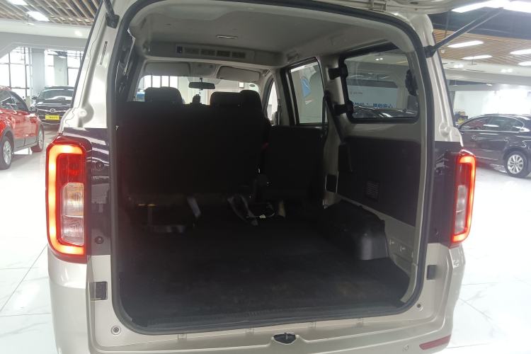Used Dongfeng Fengon 380 2022 1.5L Comfort-Class Passenger Vehicle (Steel Spring) with 5 Seats Trunk