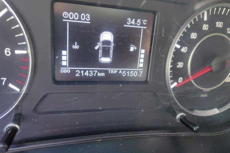 Used Dongfeng Fengon 500 2021 1.5L Manual Enjoyment Model Odometer Close Up