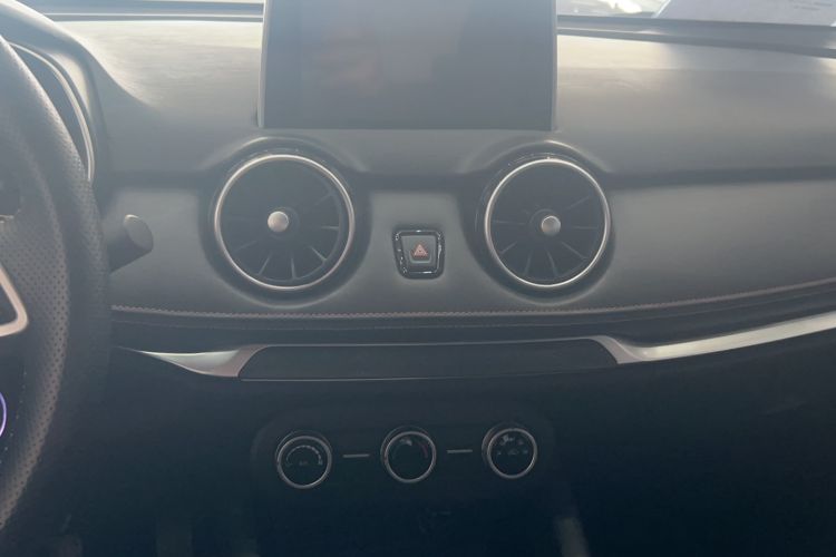 Used Dongfeng Fengon 500 2021 1.5L CVT Enjoyment Model Audio And AC Panel