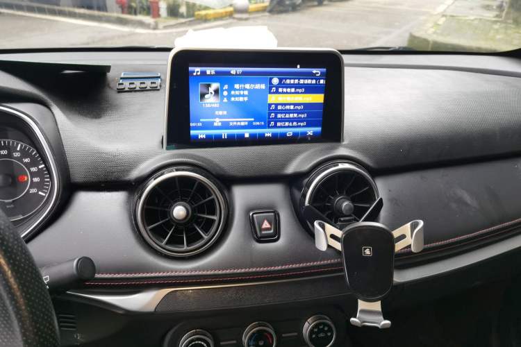Used Dongfeng Fengon 500 2021 1.5L CVT Enjoyment Model Audio And AC Panel