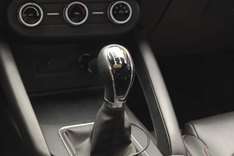 Used Dongfeng Fengon 500 2021 1.5L Manual Enjoyment Model Gear Lever