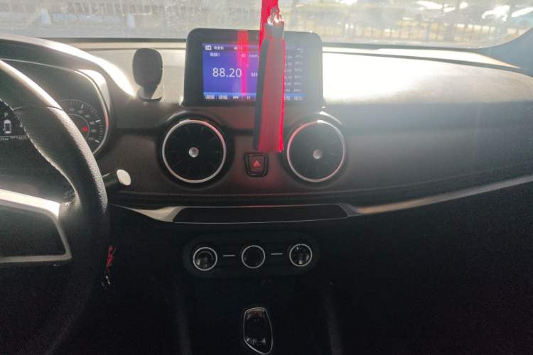Used Dongfeng Fengon 500 2021 1.5L CVT Enjoyment Model Audio And AC Panel