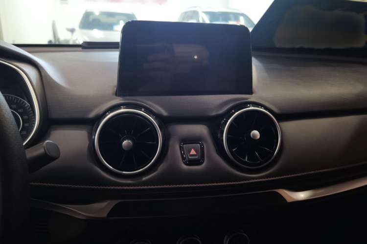 Used Dongfeng Fengon 500 2021 1.5L CVT Enjoyment Model Audio And AC Panel