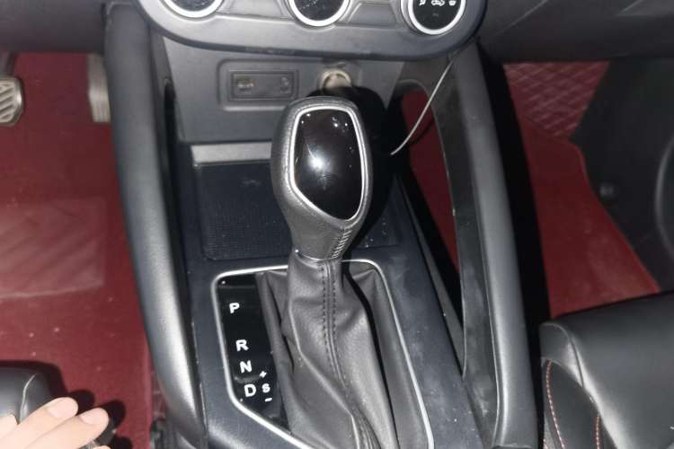Used Dongfeng Fengon 500 2021 1.5L CVT Enjoyment Model Gear Lever
