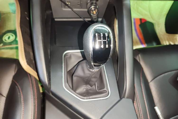 Used Dongfeng Fengon 500 2021 1.5L Manual Enjoyment Model Gear Lever