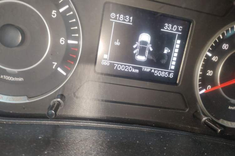 Used Dongfeng Fengon 500 2021 1.5L Manual Enjoyment Model Odometer Close Up