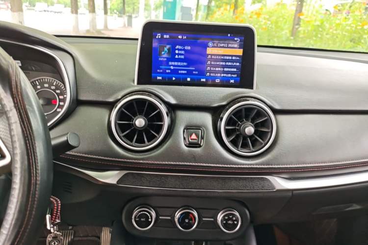 Used Dongfeng Fengon 500 2021 1.5L Manual Enjoyment Model Audio And AC Panel