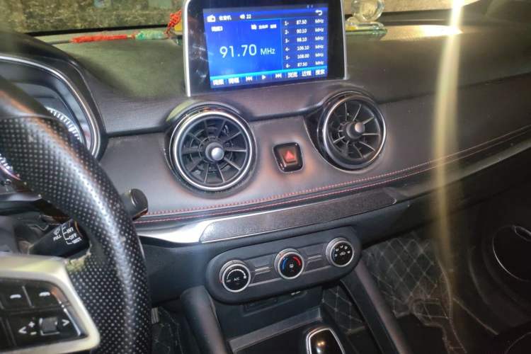 Used Dongfeng Fengon 500 2021 1.5L CVT Enjoyment Model Audio And AC Panel
