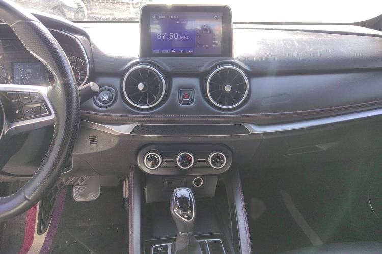 Used Dongfeng Fengon 500 2021 1.5L CVT Enjoyment Version Audio And AC Panel