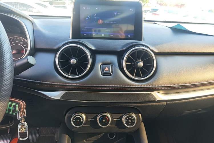 Used Dongfeng Fengon 500 2021 1.5L Manual Enjoyment Model Audio And AC Panel