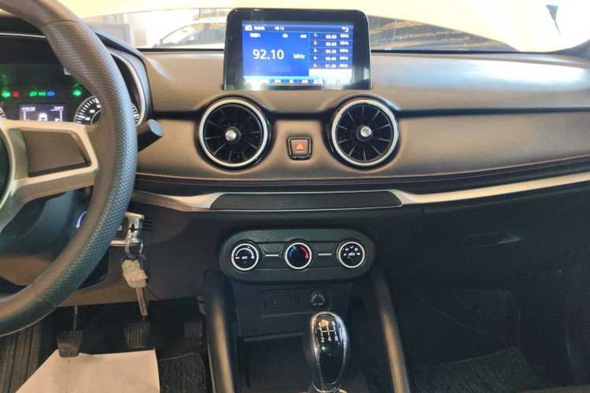Used Dongfeng Fengon 500 2021 1.5L Manual Enjoyment Model Audio And AC Panel