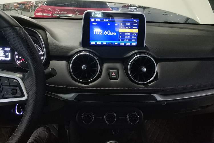 Used Dongfeng Fengon 500 2021 1.5L CVT Enjoyment Model Audio And AC Panel