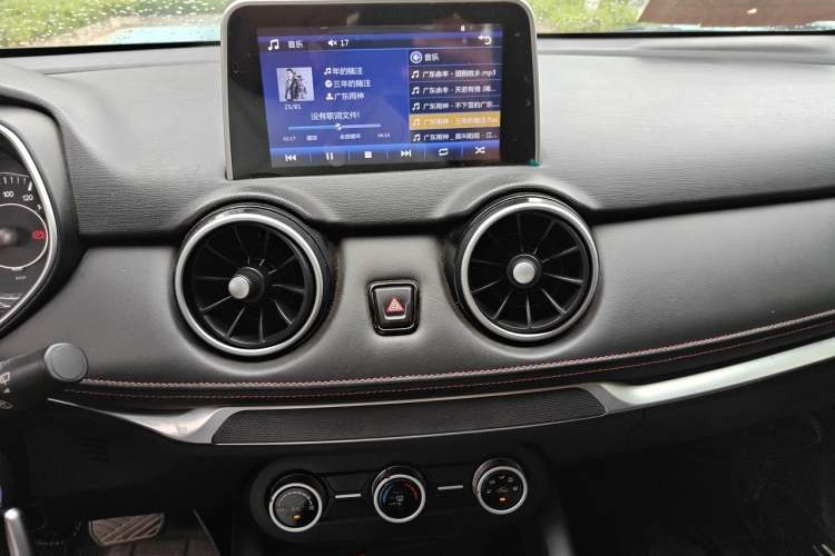 Used Dongfeng Fengon 500 2021 1.5L CVT Enjoyment Model Audio And AC Panel