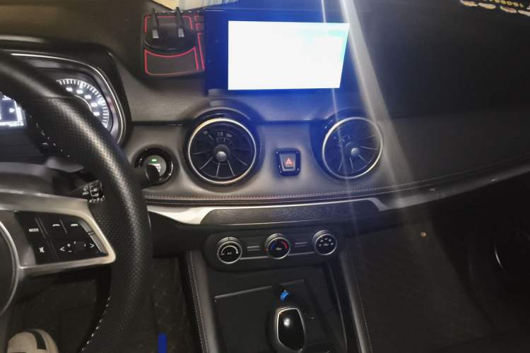 Used Dongfeng Fengon 500 2021 1.5L CVT Enjoyment Version Audio And AC Panel