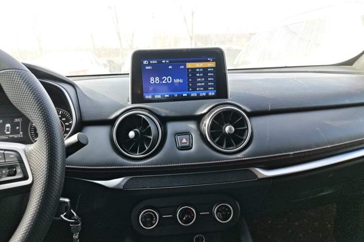 Used Dongfeng Fengon 500 2021 1.5L Manual Enjoyment Model Audio And AC Panel