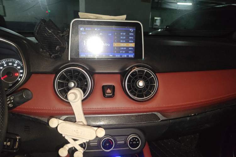 Used Dongfeng Fengon 500 2021 1.5L CVT Enjoyment Model Audio And AC Panel