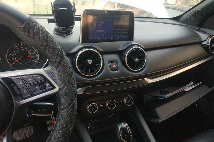 Used Dongfeng Fengon 500 2021 1.5L CVT Enjoyment Model Audio And AC Panel
