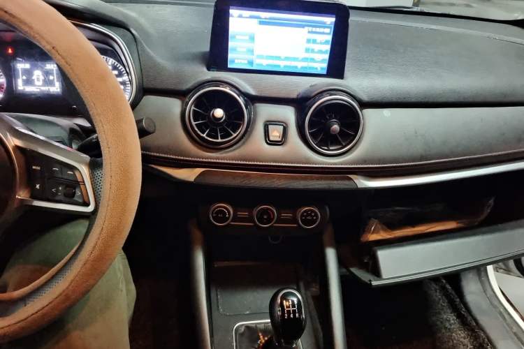 Used Dongfeng Fengon 500 2021 1.5L Manual Enjoyment Model Audio And AC Panel