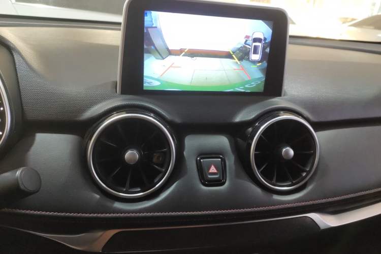 Used Dongfeng Fengon 500 2021 1.5L CVT Enjoyment Model Audio And AC Panel