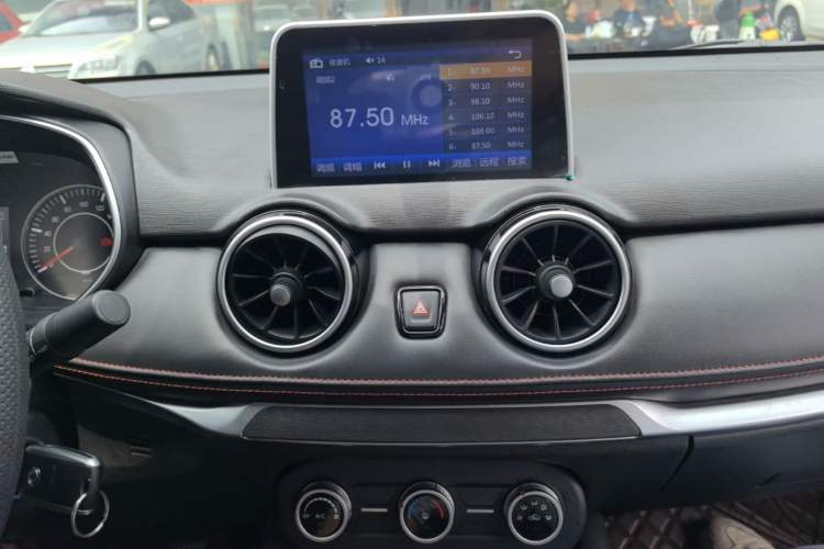 Used Dongfeng Fengon 500 2021 1.5L Manual Enjoyment Model Audio And AC Panel