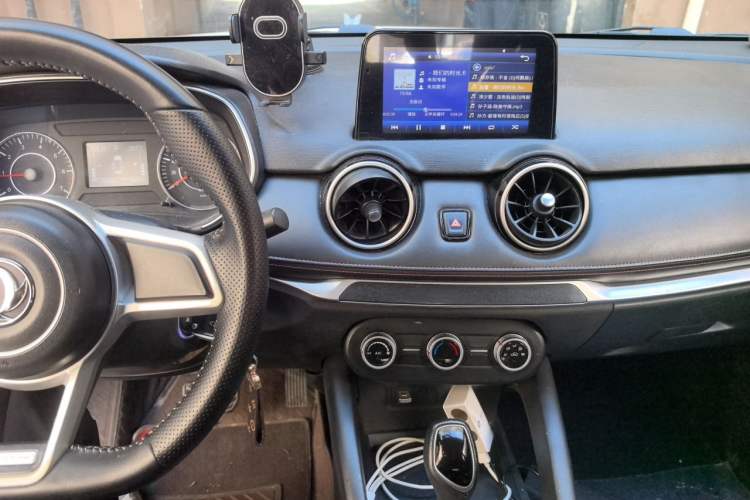 Used Dongfeng Fengon 500 2021 1.5L CVT Enjoyment Model Audio And AC Panel