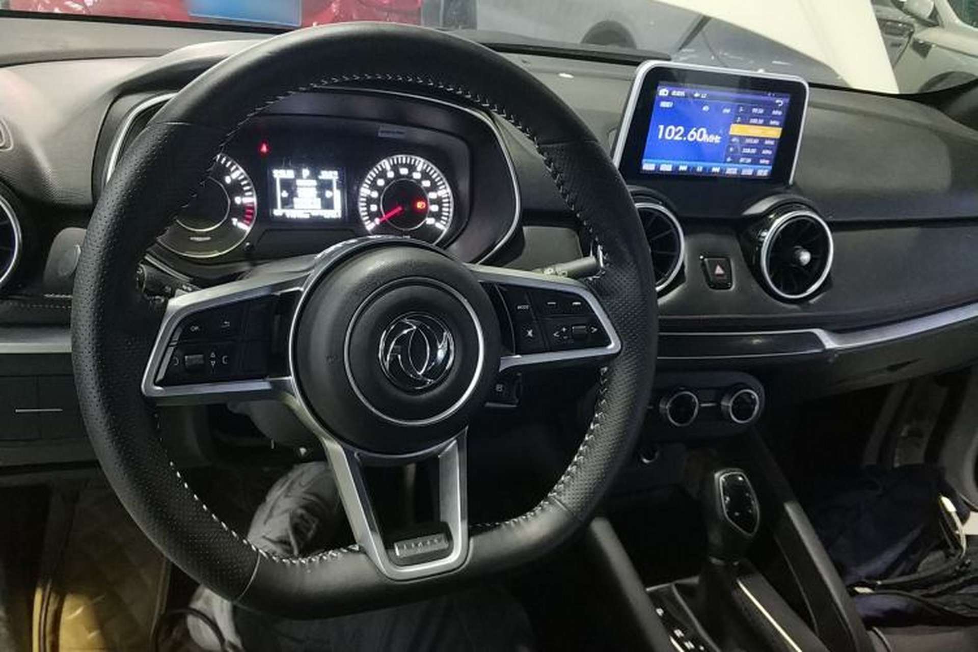 Used Dongfeng Fengon 500 2021 1.5L CVT Enjoyment Model Center Console