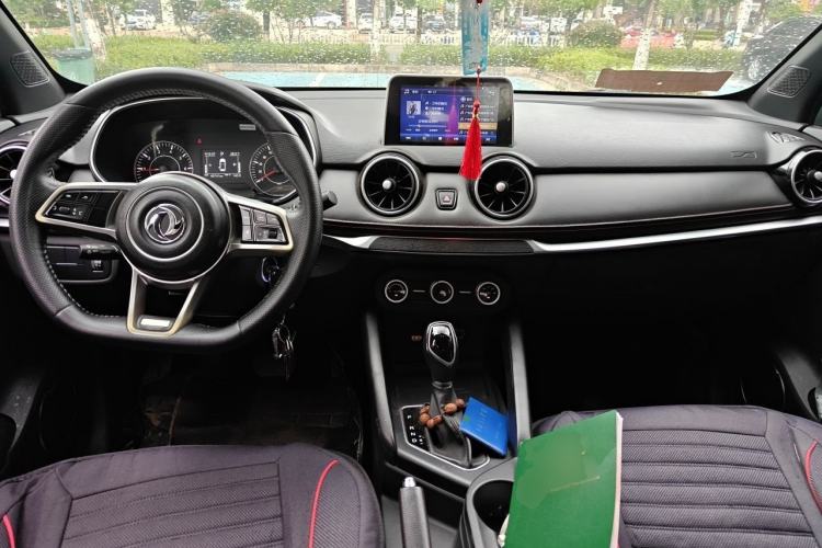 Used Dongfeng Fengon 500 2021 1.5L CVT Enjoyment Model Center Console