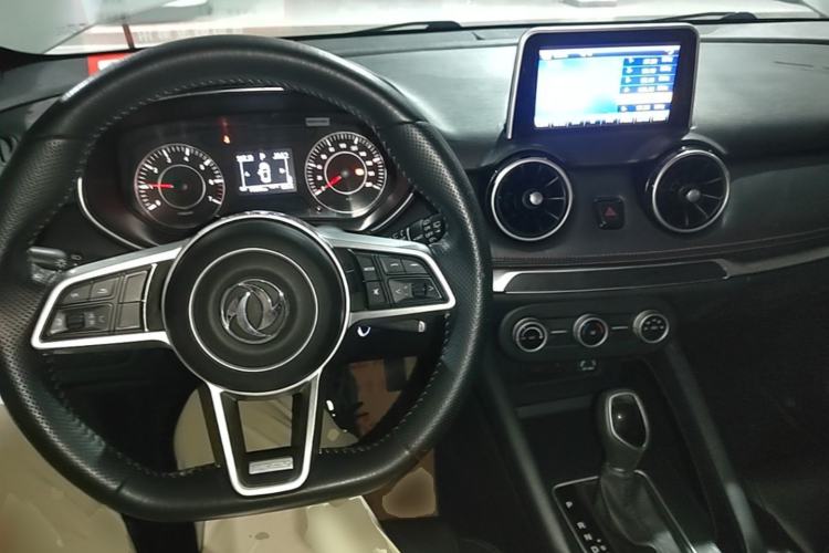 Used Dongfeng Fengon 500 2021 1.5L CVT Enjoyment Model Center Console