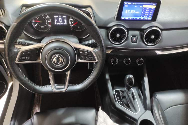 Used Dongfeng Fengon 500 2021 1.5L CVT Enjoyment Model Center Console