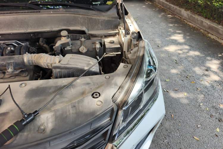 Used Dongfeng Fengon 500 2021 1.5L Manual Enjoyment Model Engine Bay Left