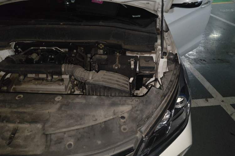 Used Dongfeng Fengon 500 2021 1.5L CVT Enjoyment Model Engine Bay Left