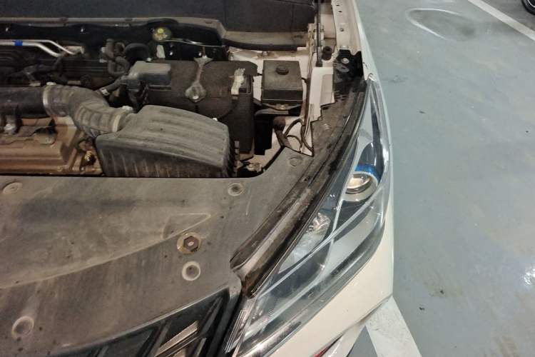 Used Dongfeng Fengon 500 2021 1.5L Manual Enjoyment Model Engine Bay Left