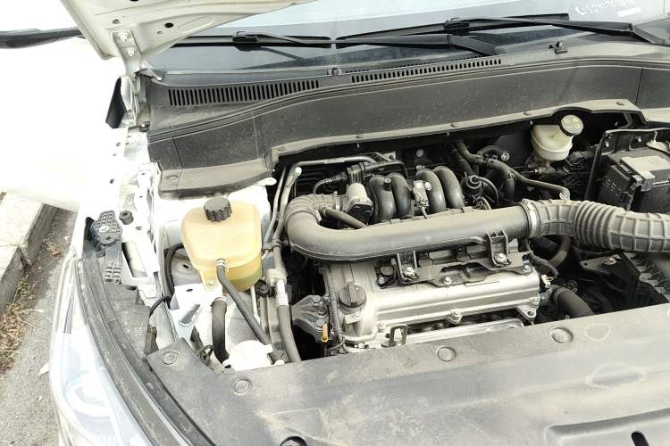 Used Dongfeng Fengon 500 2021 1.5L Manual Enjoyment Model Engine Bay Right