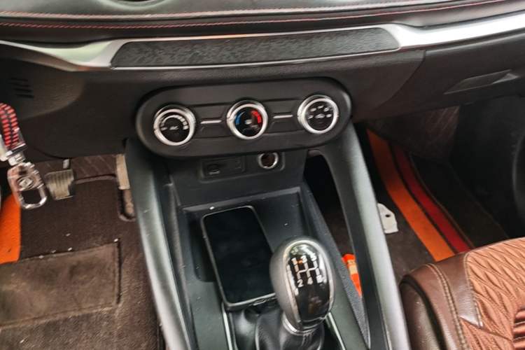 Used Dongfeng Fengon 500 2021 1.5L Manual Enjoyment Model Gear Lever