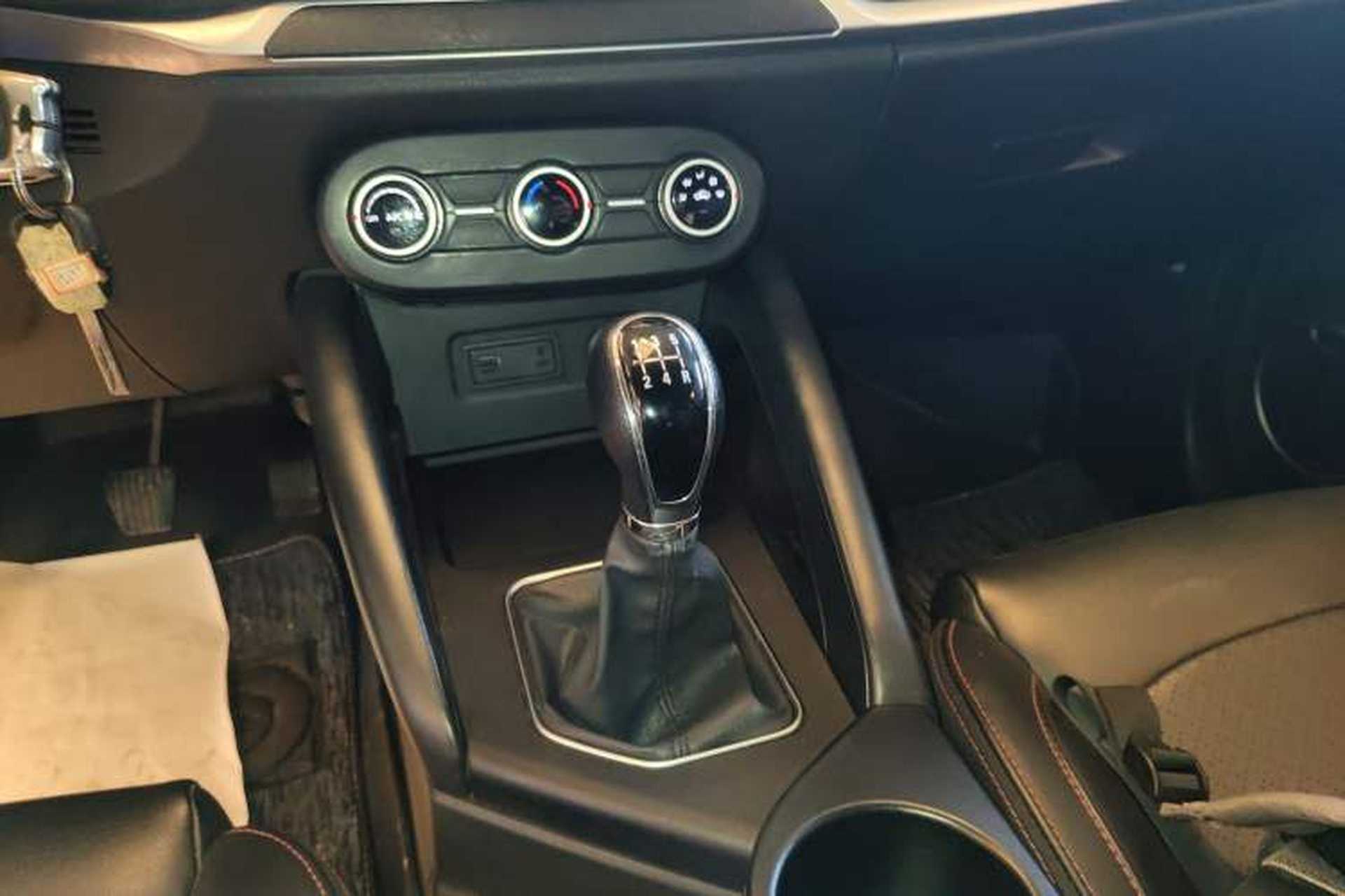 Used Dongfeng Fengon 500 2021 1.5L Manual Enjoyment Model Gear Lever