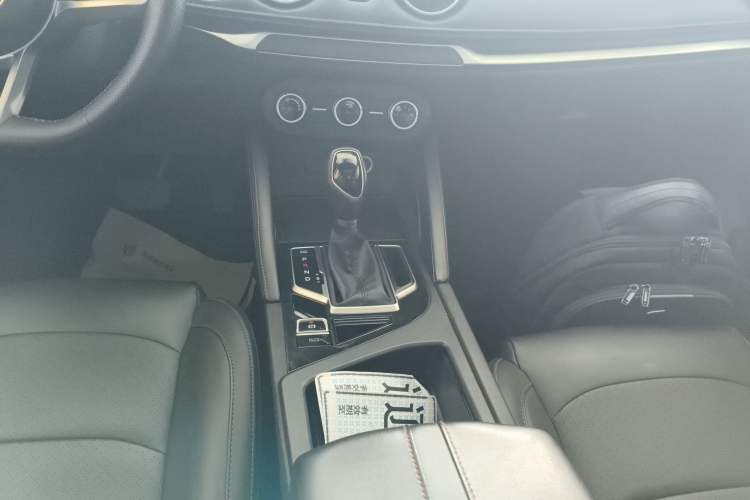 Used Dongfeng Fengon 500 2021 1.5L CVT Enjoyment Version Gear Lever